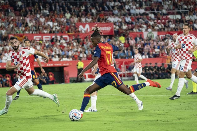 SEVILLE, SPAIN - SEPTEMBER 29: Nico Williams (N17) shoots to score Spains 4th goal during the UEFA Nations League match between Spain and Croatia at the Stadium Ramon Sanchez Pizjuan on the 29th of September, 2026 in Sevilla, Spain Copyright: xAndresxLopezxSheridanxx xSPPx Sportspressphoto_SPR242881