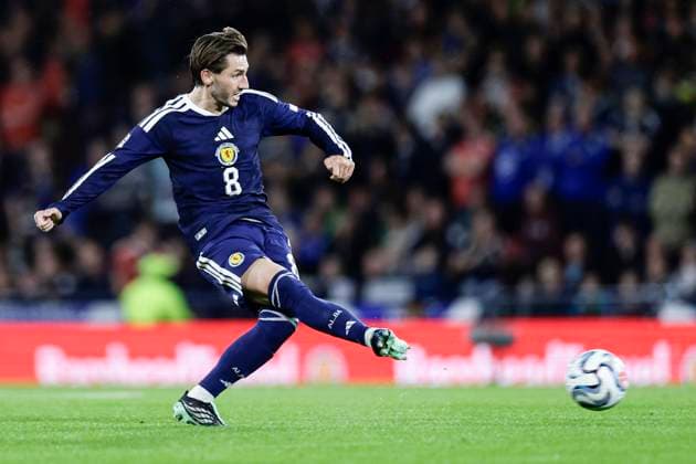 Scotland v Switzerland UEFA Nations League Billy Gilmour of Scotland passes the ball during the UEFA Nations League Group B1 match at Barclays Hampden, Glasgow 29 09 2026 UK Newspapers OUT Copyright: xJamiexJohnstonx FIL-24011-0125
