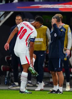 Jude Bellingham of England appears to have an issue with his left ankle at full time Czechia v England, UEFA Nations League, Football, Fortuna Arena, Prague, Czechia - 29 Sep 2026Prague Fortuna Arena Czech Republic  Copyright: xJavierxGarcia Shutterstockx 17175831ar