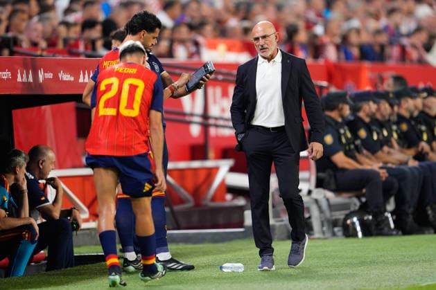 September 29, 2026, Sevilla, Sevilla, Spain: Luis de la Fuente, head coach of Spain, looks on during the UEFA Nations League 2026 27 group phase match between Spain and Croatia at Ramon Sanchez-Pizjuan stadium on September 29, 2026, in Sevilla, Spain. Sevilla Spain - ZUMAa181 20260929_zaa_a181_134 Copyright: xJoaquinxCorcherox
