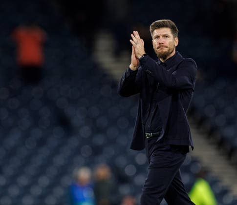 29.09.2026: Scotland v Switzerland: Scotland Manager Sebastien Pocognoli applauds a rapidly emptying Hampden Park at full time  Copyright: xWilliexVassx NINTCHDBPICT001112159116
