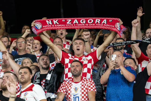 SEVILLE, SPAIN - SEPTEMBER 29: Croatian fans singing during the UEFA Nations League match between Spain and Croatia at the Stadium Ramon Sanchez Pizjuan on the 29th of September, 2026 in Sevilla, Spain Copyright: xAndresxLopezxSheridanxx xSPPx Sportspressphoto_SPR242889
