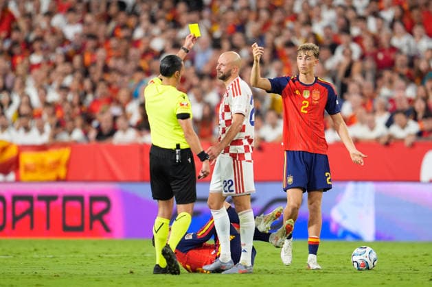 September 29, 2026, Sevilla, Sevilla, Spain: Dean Huijsen of Spain protests during the UEFA Nations League 2026 27 group phase match between Spain and Croatia at Ramon Sanchez-Pizjuan stadium on September 29, 2026, in Sevilla, Spain. Sevilla Spain - ZUMAa181 20260929_zaa_a181_147 Copyright: xJoaquinxCorcherox
