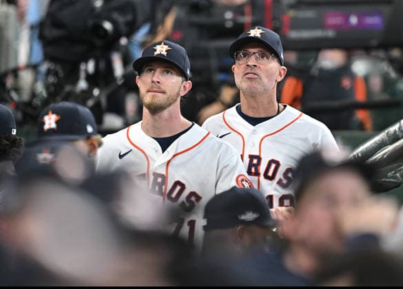 Houston Astros pitcher Josh Hader (71) and manager Joe Espada look up at the scoreboard before the start of an MLB, Baseball Herren, USA American League Wild Card game against the Chicago White Sox at Daikin Park in Houston, Texas, on Tuesday, September 29, 2026.  HOU20260929707 MARIAxLYSAKER