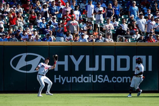 Mike Yastrzemski 18 of the Atlanta Braves catches a ball in the eighth inning against the Philadelphia Phillies in game one of the MLB, Baseball Herren, USA National League Wild Card round at Truist Park on Tuesday, September 29, 2026 in Atlanta, Georgia.  ATL20260928124 JULIANxALEXANDER