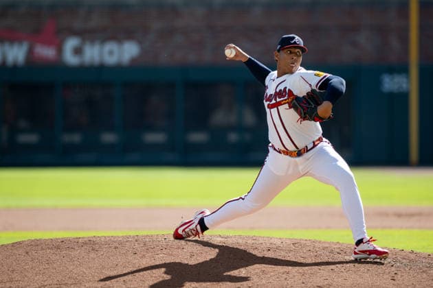 Didier Fuentes 72 of the Atlanta Braves pitches in the seventh inning against the Philadelphia Phillies in game one of the MLB, Baseball Herren, USA National League Wild Card round at Truist Park on Tuesday, September 29, 2026 in Atlanta, Georgia.  ATL20260928119 JULIANxALEXANDER
