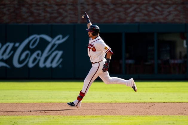 Austin Riley 27 of the Atlanta Braves celebrates after hitting a home run in the eighth inning against the Philadelphia Phillies in game one of the MLB, Baseball Herren, USA National League Wild Card round at Truist Park on Tuesday, September 29, 2026 in Atlanta, Georgia.  ATL20260928130 JULIANxALEXANDER