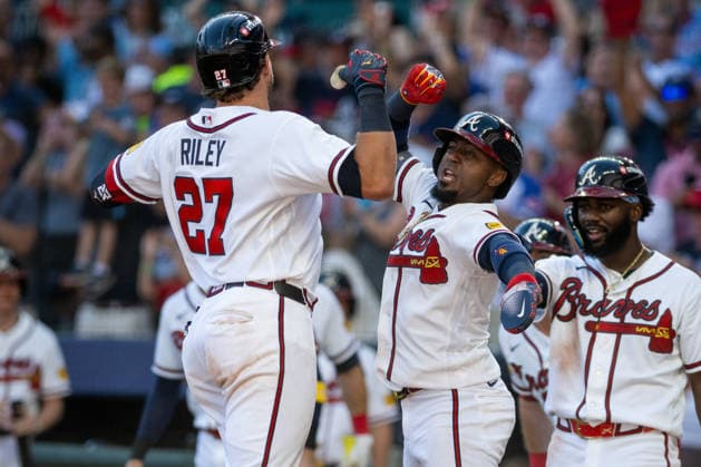 Austin Riley 27 of the Atlanta Braves celebrates with Ozzie Albies 1 of the Atlanta Braves after hitting a home run in the eighth inning against the Philadelphia Phillies in game one of the MLB, Baseball Herren, USA National League Wild Card round at Truist Park on Tuesday, September 29, 2026 in Atlanta, Georgia.  ATL20260928133 JULIANxALEXANDER