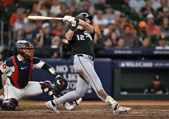 Chicago White Sox Colson Montgomery (12) hits a solo home run in the fourth inning against the Houston Astros in an MLB, Baseball Herren, USA American League Wild Card game in Houston, Texas, on Tuesday, September 29, 2026.  HOU20260929727 MARIAxLYSAKER
