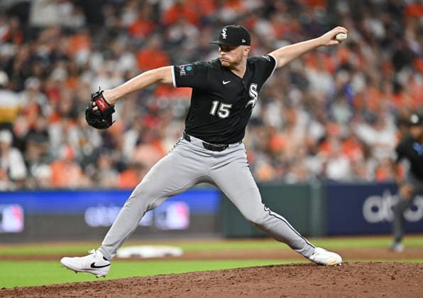 Chicago White Sox pitcher Sean Newcomb (15) throws in the fifth inning against the Houston Astros in an MLB, Baseball Herren, USA American League Wild Card game in Houston, Texas, on Tuesday, September 29, 2026.  HOU20260929732 MARIAxLYSAKER