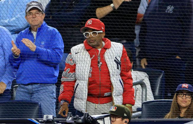Film director Spike Lee attends the opening game of an MLB, Baseball Herren, USA American League Wild Card series between the New York Yankees and the Boston Red Sox at Yankee Stadium in New York City, on Tuesday, September 29, 2026.  NYP20260929714 COREYxSIPKIN
