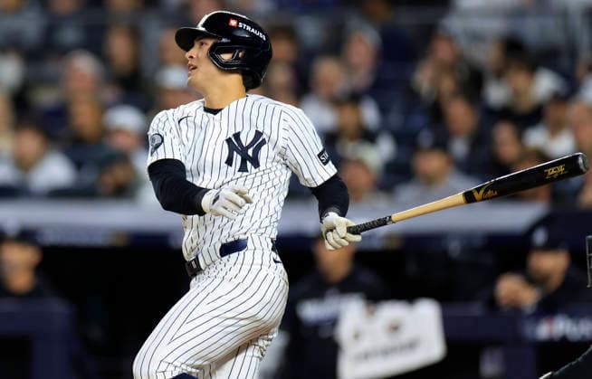 New York Yankees Anthony Volpe (11) hits a single against the Boston Red Sox in the second inning of an MLB, Baseball Herren, USA American League Wild Card game at Yankee Stadium in New York City, on Tuesday, September 29, 2026.  NYP20260929717 COREYxSIPKIN