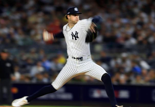 New York Yankees starting pitcher Cam Schlittler (31) throws against the Boston Red Sox in the third inning of an MLB, Baseball Herren, USA American League Wild Card game at Yankee Stadium in New York City, on Tuesday, September 29, 2026.  NYP20260929718 COREYxSIPKIN