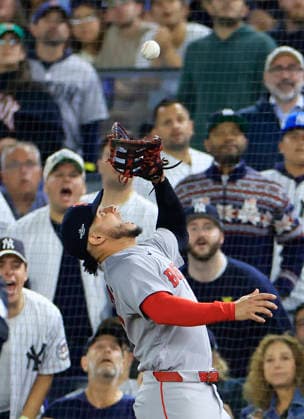 Boston Red Sox right fielder Wilyer Abreu (52) catches a pop fly foul from New York Yankees Anthony Volpe in the fourth inning of an MLB, Baseball Herren, USA American League Wild Card game at Yankee Stadium in New York City, on Tuesday, September 29, 2026.  NYP20260929719 COREYxSIPKIN