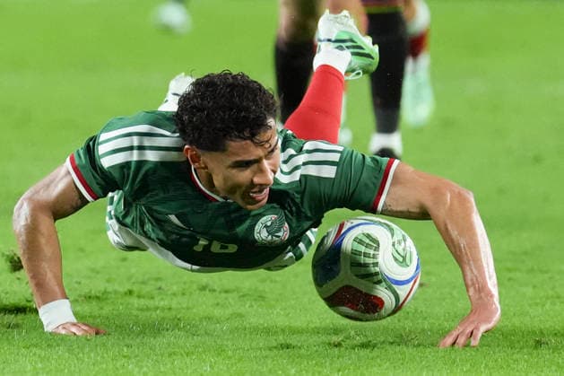 Jeremy Marquez of Mexico vies for the ball during a friendly match between the national teams of Mexico and Peru at at the Illustrated Stadium in Harrison, United States, 29 September 2026. International Friendly, Länderspiel, Nationalmannschaft - Mexico vs Peru !ACHTUNG: NUR REDAKTIONELLE NUTZUNG!  Copyright: xÁngelxColmenaresx AMDEP3312 20260930-55021540802_1