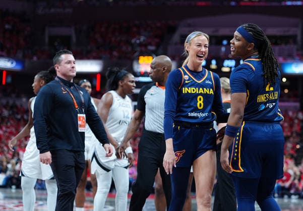 INDIANAPOLIS, IN - SEPTEMBER 29: Indiana Fever guard Sophie Cunningham (8) talks with forward Myisha Hines-Allen (2) after words were exchanged with Las Vegas Aces players in game two of Round 1 of the WNBA, Basketball Damen, USA Playoffs on September 29, 2026, at Gainbridge Fieldhouse in Indianapolis, Indiana. (Photo by Brian Spurlock Icon Sportswire) WNBA: SEP 29 Las Vegas Aces at Indiana Fever EDITORIAL USE ONLY Icon26092935