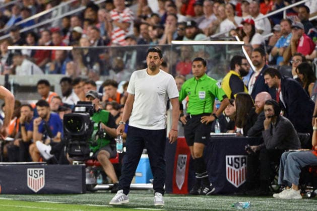 Futbol, Estados Unidos vs Chile Partido amistoso 2026. El entrenador de Chile Nicolas Cordova es fotografiado durante el partido amistoso frente a Estados Unidos disputado en el estadio Energizer Park en San Luis, Estados Unidos. 29 09 2026 Jeff Lee Photosport Football, United States vs. Chile Friendly match 2026. Chilean head coach Nicolas Cordova is pictured during the friendly match against Unites States, at the Energizer Park stadium in Saint Louis, United States. 29 09 2026 Jeff Lee Photosport Estados Unidos vs Chile, partido amistoso 2026 
