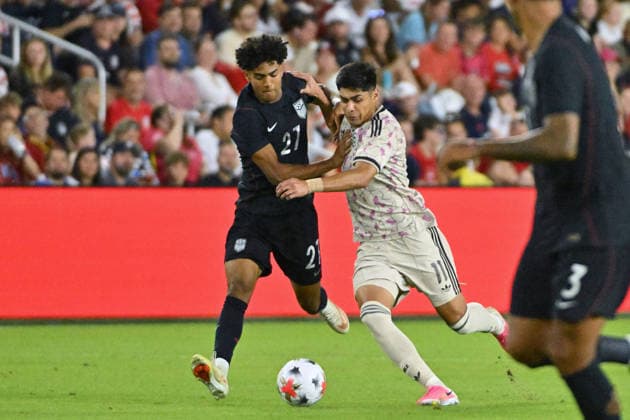 Futbol, Estados Unidos vs Chile Partido amistoso 2026. El jugador de Chile, Dario Osorio, derecha, disputa el balon contra Mathis Albert de Estados Unidos durante el partido amistoso disputado en el estadio Energizer Park en San Luis, Estados Unidos. 29 09 2026 Jeff Lee Photosport Football, United States vs. Chile Friendly match 2026. Chilean player Dario Osorio, right, vies for the ball against Mathis Albert of Unites States during the friendly match at the Energizer Park stadium in Saint Louis, United States. 29 09 2026 Jeff Lee Photosport Estados Unidos vs Chile, partido amistoso 2026