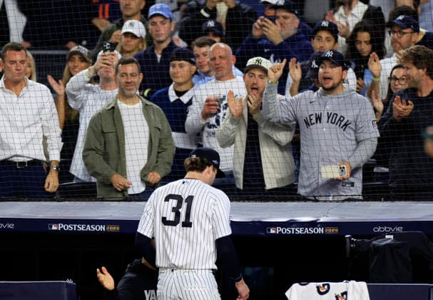 New York Yankees pitcher Cam Schlittler (31) leaves the game after pitching against the Boston Red Sox in the seventh inning of an MLB, Baseball Herren, USA American League Wild Card game at Yankee Stadium in New York City, on Tuesday, September 29, 2026.  NYP20260929725 COREYxSIPKIN