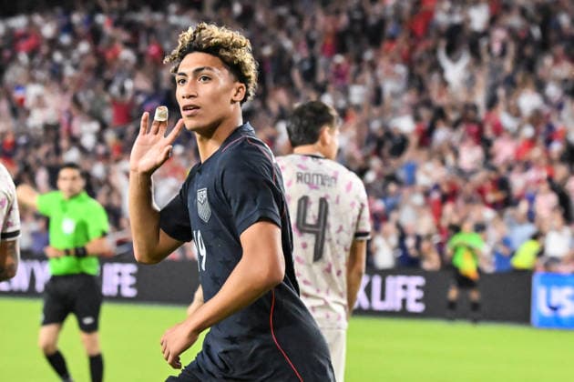 ST. LOUIS, MO - SEPTEMBER 29: Forward Julian Hall (19) of The United States listens to the crowd after scoring during the Impact Match where the United States Men™s national team, Nationalteam hosted the Chile Men™s National Team on Tuesday September 29th, 2026, at Energizer Park in St. Louis City, MO. (Photo by Rick Ulreich Icon Sportswire) SOCCER: SEP 29 USA vs Chile EDITORIAL USE ONLY Icon26092922