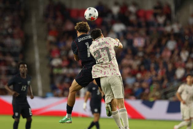 September 29, 2026, St. Louis, Missouri, USA: ST. LOUIS, MO - SEPTEMBER 29: JULIAN HALL of the USA MEN S national team, Nationalteam and JONATHAN VILLAGRA of CHILE go up to head the ball during an International Friendly, Länderspiel, Nationalmannschaft at Energizer Park in St. Louis, Missouri, on September 29, 2026. St. Louis USA - ZUMAn332 20260929_zsp_n332_032 Copyright: xTaylorxNickersonx