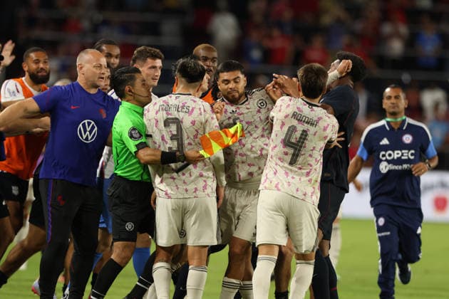September 29, 2026, St. Louis, Missouri, USA: ST. LOUIS, MO - SEPTEMBER 29: USA MEN S national team, Nationalteam and CHILE players clash at the end of an International Friendly, Länderspiel, Nationalmannschaft at Energizer Park in St. Louis, Missouri, on September 29, 2026. St. Louis USA - ZUMAn332 20260929_zsp_n332_038 Copyright: xTaylorxNickersonx