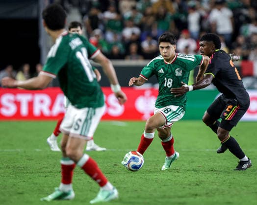 September 29, 2026, Harrison, New Jersey, USA: OBED VARGAS ( 18) of Mexico dribles out of pressure during an International Friendly, Länderspiel, Nationalmannschaft at Sports Illustrated Stadium in Harrison, NJ on September 29, 2026. Harrison USA - ZUMAm283 20260929_zsp_m283_039 Copyright: xBillyxMyersx