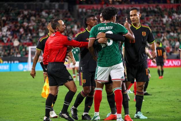 September 29, 2026, Harrison, Nj, united states: Harrison, USA, 09 29 2026 - Mexico-Peru - Players during a friendly match between Mexico and Peru, a FIFA international break game, at Sports Illustrated Stadium in Harrison, New Jersey, USA, on Tuesday night, September 29. Harrison united states - ZUMAv122 20260929_aap_v122_005 Copyright: xWilliamxVolcovx