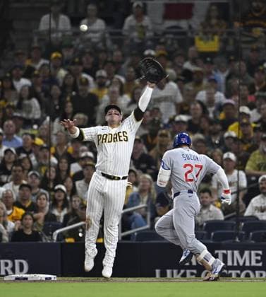Baseball: Wild Card Series between Cubs and Padres Chicago Cubs right fielder Seiya Suzuki (R) reaches first base on a throwing error by San Diego Padres shortstop Xander Bogaerts in the second inning of Game 1 of the National League Wild Card Series at Petco Park in San Diego, California, on Sept. 29, 2026.  A14AA0005629416P
