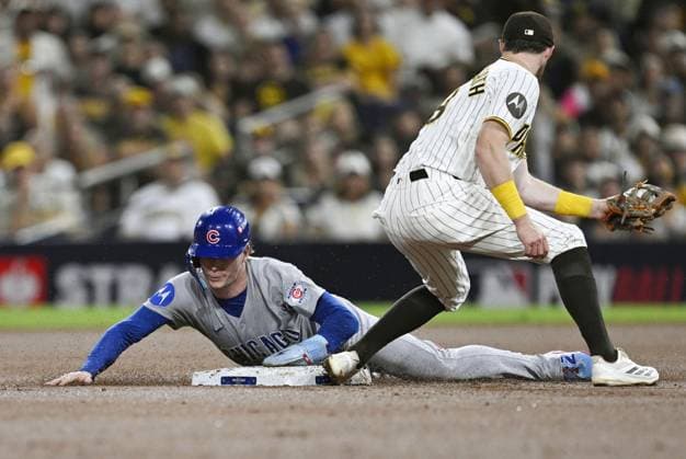 Baseball: Wild Card Series between Cubs and Padres Chicago Cubs center fielder Pete Crow-Armstrong (L) steals second base in the third inning of Game 1 of the National League Wild Card Series against the San Diego Padres at Petco Park in San Diego, California, on Sept. 29, 2026.  A14AA0005629419P