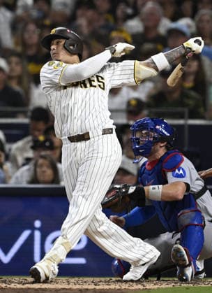 Baseball: Wild Card Series between Cubs and Padres San Diego Padres third baseman Manny Machado hits an RBI double in the third inning of Game 1 of the National League Wild Card Series against the Chicago Cubs at Petco Park in San Diego, California, on Sept. 29, 2026.  A14AA0005629420P