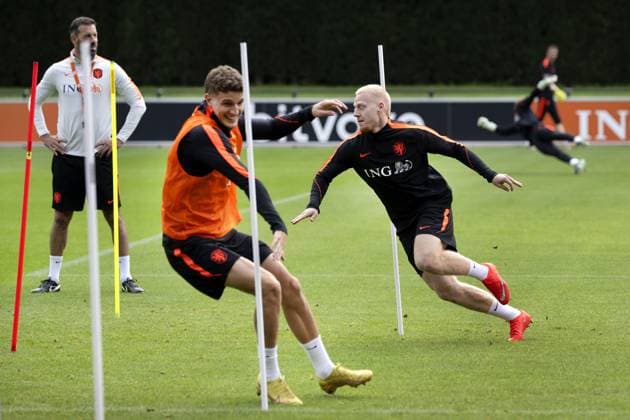 ZEIST - Guus Til, Mexx Meerdink of the Netherlands, Ruud van Nistelrooij during a training session in preparation for the Nations League matches against Greece and Serbia. OLAF KRAAK ANP xVIxANPxSportx xxANPxIVx 570863121 originalFilename: 570863121.jpg