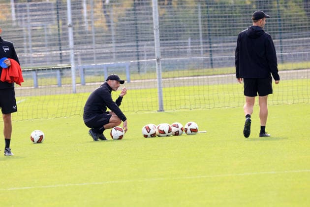 September 30, 2026, Germany, Soccer, 2. Bundesliga, 2026–2027 Season, Sportforum, Hertha BSC, Head Coach Stefan Leitl leading a training session at Hertha BSC Berlin, 2nd Division. DFB and DFL regulations prohibit any use of photographs as image sequences and or quasi-video. nordphoto GmbH, Engler, Berlin, Sportforum, Berlin, Germany Copyright: xNordphotox xEnglerx