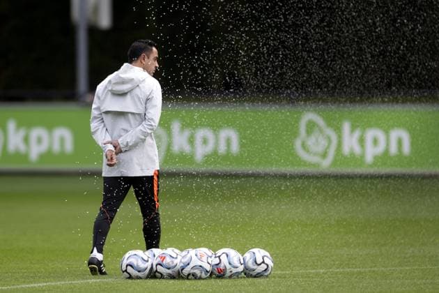 ZEIST - Netherlands national team, Nationalteam coach Xavi Hernandez during a training session in preparation for the Nations League matches against Greece and Serbia. OLAF KRAAK ANP xVIxANPxSportx xxANPxIVx 570866742 originalFilename: 570866742.jpg