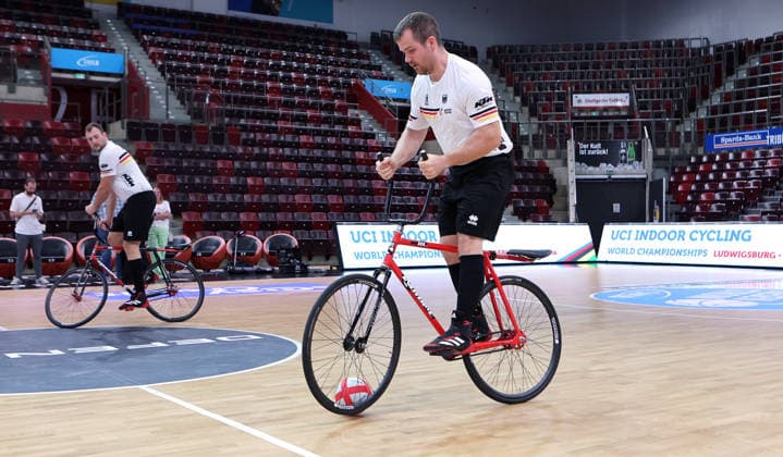 September 30, 2026, Germany, Ludwigsburg, Cycling: 2026 UCI Indoor Cycling World Championships Press Conference; from left, cycle ball players Michael Birkner and Robert Mlady in the front
