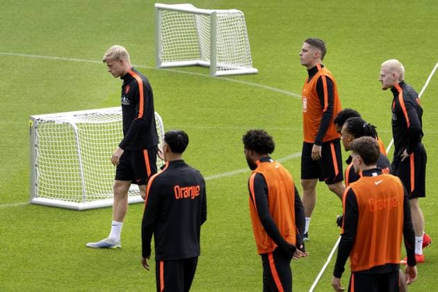 ZEIST - Jan Paul van Hecke of the Dutch national team, Nationalteam (L) during a training session in preparation for the Nations League matches against Greece and Serbia. He was about to leave the training. OLAF KRAAK ANP xVIxANPxSportx xxANPxIVx 570887889 originalFilename: 570887889.jpg