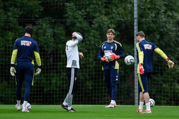 September 30, 2026: Goalkeeper Noel Törnqvist, goalkeeper Melker Ellborg, and goalkeeper Viktor Johansson of the Swedish men’s national soccer team at a training session on September 30, 2026 in Stockholm. Photo by Jesper Zerman, BILDBYRAN, code JZ JZ0762. soccer, football, fotball, Nations League, UEFA Nations League, practice, training, Sweden, Sweden A, bbeng Copyright: JESPERxZERMAN BB260930JZ006