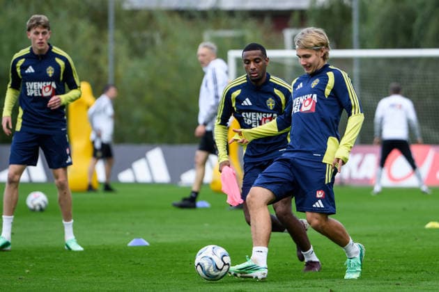September 30, 2026: Paulos Abraham and Sebastian Nanasi of the Swedish men’s national soccer team at a training session on September 30, 2026 in Stockholm. Photo by Jesper Zerman. BILDBYRAN code JZ JZ0762 soccer football fotball Nations League UEFA Nations League training practice Sweden Sweden Sweden A BBENG  Copyright: JESPERxZERMAN BB260930JZ039