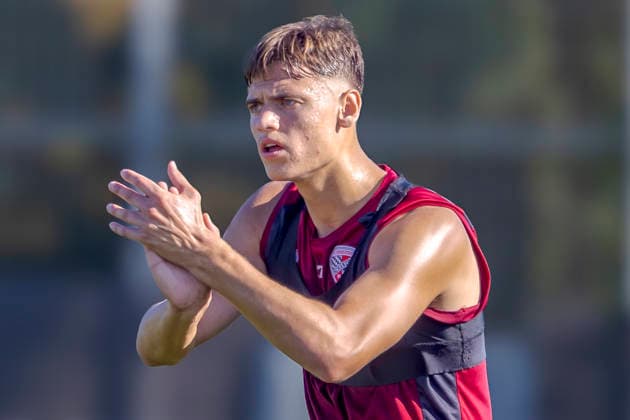 Ingolstadt, Germany, September 30, 2026; 3rd Division 2026–2027; FC Ingolstadt 04; Training; Pictured: Tomislav Bagaric of FCI gesturing on the field at the Audi Sportpark Bayern training facility Copyright: xFotostandx xSchäferx