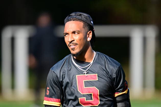 Washington Commanders, Practise Session Washington Commanders quarterback Jayden Daniels during the Washington Commanders training session and practise at the Grove Hotel, Chandler s Cross, UK on 30 September 2026. Chandler s Cross Grove Hotel Hertfordshire UK Editorial use only , Copyright: xDennisxGoodwinx PSI-24958-0022