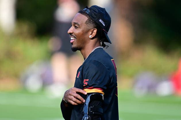 Washington Commanders, Practise Session Washington Commanders quarterback Jayden Daniels during the Washington Commanders training session and practise at the Grove Hotel, Chandler s Cross, UK on 30 September 2026. Chandler s Cross Grove Hotel Hertfordshire UK Editorial use only , Copyright: xDennisxGoodwinx PSI-24958-0039