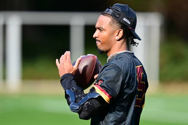 Washington Commanders, Practise Session Washington Commanders quarterback Jayden Daniels during the Washington Commanders training session and practise at the Grove Hotel, Chandler s Cross, UK on 30 September 2026. Chandler s Cross Grove Hotel Hertfordshire UK Editorial use only , Copyright: xDennisxGoodwinx PSI-24958-0045