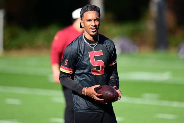 Washington Commanders, Practise Session Washington Commanders quarterback Jayden Daniels during the Washington Commanders training session and practise at the Grove Hotel, Chandler s Cross, UK on 30 September 2026. Chandler s Cross Grove Hotel Hertfordshire UK Editorial use only , Copyright: xDennisxGoodwinx PSI-24958-0046