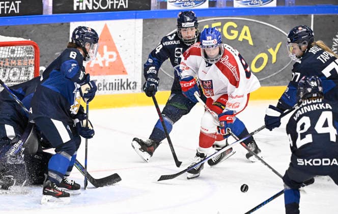 LKS 20260930 Kristyna Kaltounkova (C) of Czechia controls the puck amidst goalkeeper Sanni Ahola (L), Jenni Hiirikoski, Krista Parkkonen, Susanna Tapani and Viivi Vainikka of Finland during the women s Ice hockey, Eishockey Euro Hockey Tour ice hockey match between Finland and Czechia in Lahti, Finland, on September 30, 2026. - HEIKKI SAUKKOMAA Lahti Finland K-dqWOXyCgA  Copyright: xHeikkixSaukkomaax K-dqWOXyCgA