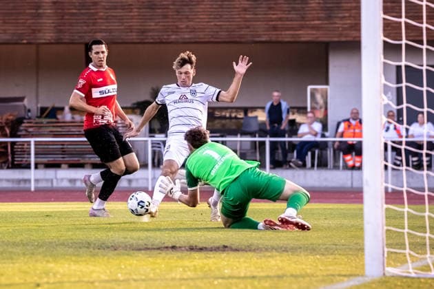 TSG Balingen vs. SSV Ulm 1846 Soccer, State Cup, WFV Cup, Round of 16, BIZERBA ARENA Balingen, September 30, 2026—Great scoring chance by Benjamin Goller, SSV Ulm 1846 Soccer, 07 past Louis Potye, TSG Balingen soccer, 1 just wide of the goal, TSG Balingen vs. SSV Ulm 1846 Soccer, State Cup, WFV Cup, Round of 16, BIZERBA ARENA Balingen, September 30, 2026; Photo by Lucca Fundel, Balingen, BIZERBA ARENA, Baden-Württemberg, Germany