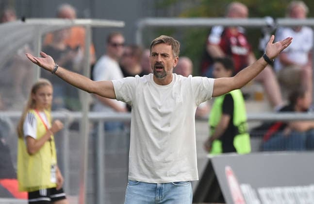 September 30, 2026, xhbx, Soccer: UEFA Women s Europa Cup Qualifiers, Eintracht Frankfurt vs. Fimleikafelag Hafnarfjördur, Head Coach Niko Arnautis, Eintracht Frankfurt Women s Team, Frankfurt