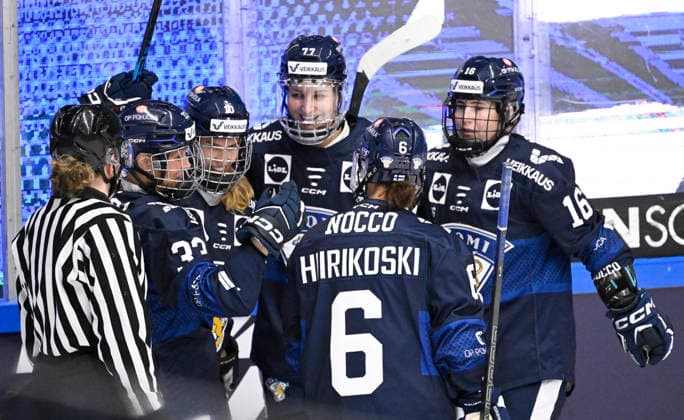 LKS 20260930 Finnish players celebrate the team s first goal by Elisa Holopainen ( 10) during the women s Ice hockey, Eishockey Euro Hockey Tour ice hockey match between Finland and Czechia in Lahti, Finland, on September 30, 2026. - HEIKKI SAUKKOMAA Lahti Finland rtp_tS27Etg  Copyright: xHeikkixSaukkomaax rtp_tS27Etg