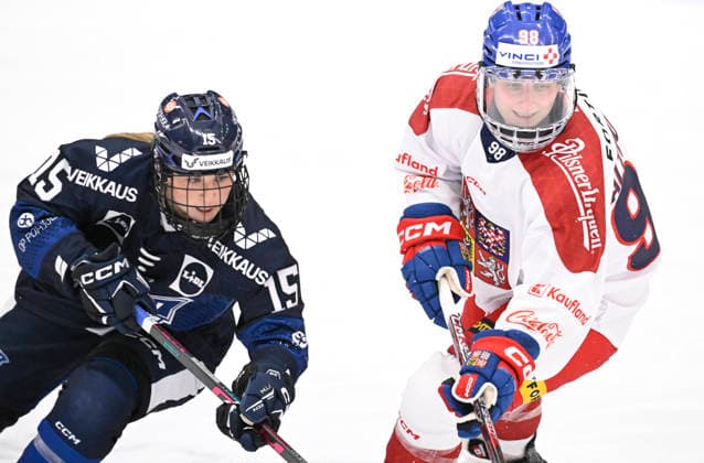 LKS 20260930 Finland s Emmi Juusela (L) and Czechia s Kristyna Kaltounkova vie during the women s Ice hockey, Eishockey Euro Hockey Tour ice hockey match between Finland and Czechia in Lahti, Finland, on September 30, 2026. - HEIKKI SAUKKOMAA Lahti Finland bHHr3CLSKZE  Copyright: xHeikkixSaukkomaax bHHr3CLSKZE