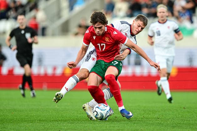 L-R Valeri Vladimirov (BGR) and Lukas Masek (CZE) in action during the UEFA Under-21 European Football Championship qualifier Group B match Czechia vs Bulgaria, Hradec Kralove, Czech Republic, September 30, 2026. (CTKxPhoto DavidxTanecek) CTKPhotoP2026093007803  CTKPhotoP2026093007803