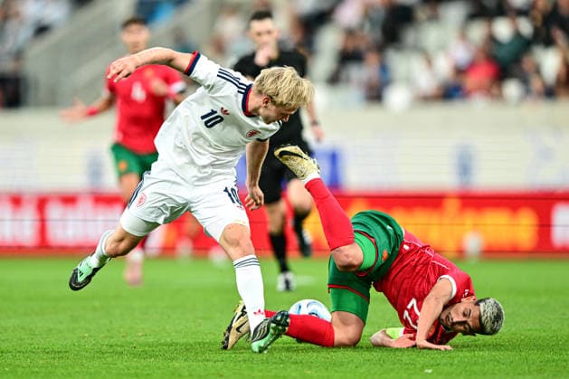 L-R Matej Sin (CZE) and Asen Mitkov (BGR) in action during the UEFA Under-21 European Football Championship qualifier Group B match Czechia vs Bulgaria, Hradec Kralove, Czech Republic, September 30, 2026. (CTKxPhoto DavidxTanecek) CTKPhotoP2026093007918  CTKPhotoP2026093007918